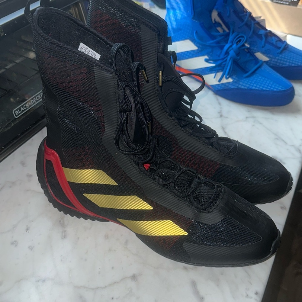 Adidas men’s sneaker brand new box hog 4
